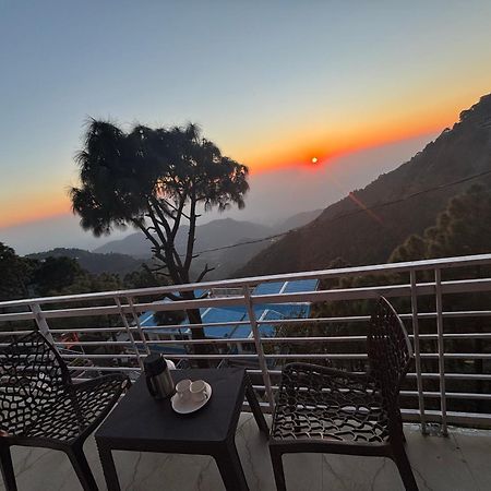 Panormic View By The North Edge Apartment Kasauli Ngoại thất bức ảnh