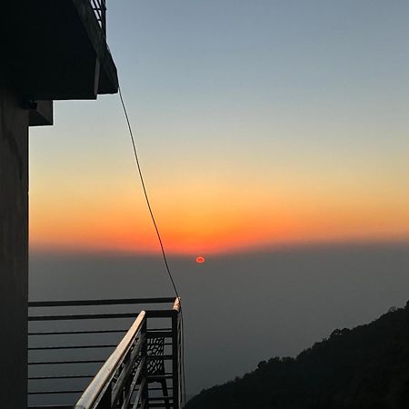 Panormic View By The North Edge Apartment Kasauli Ngoại thất bức ảnh