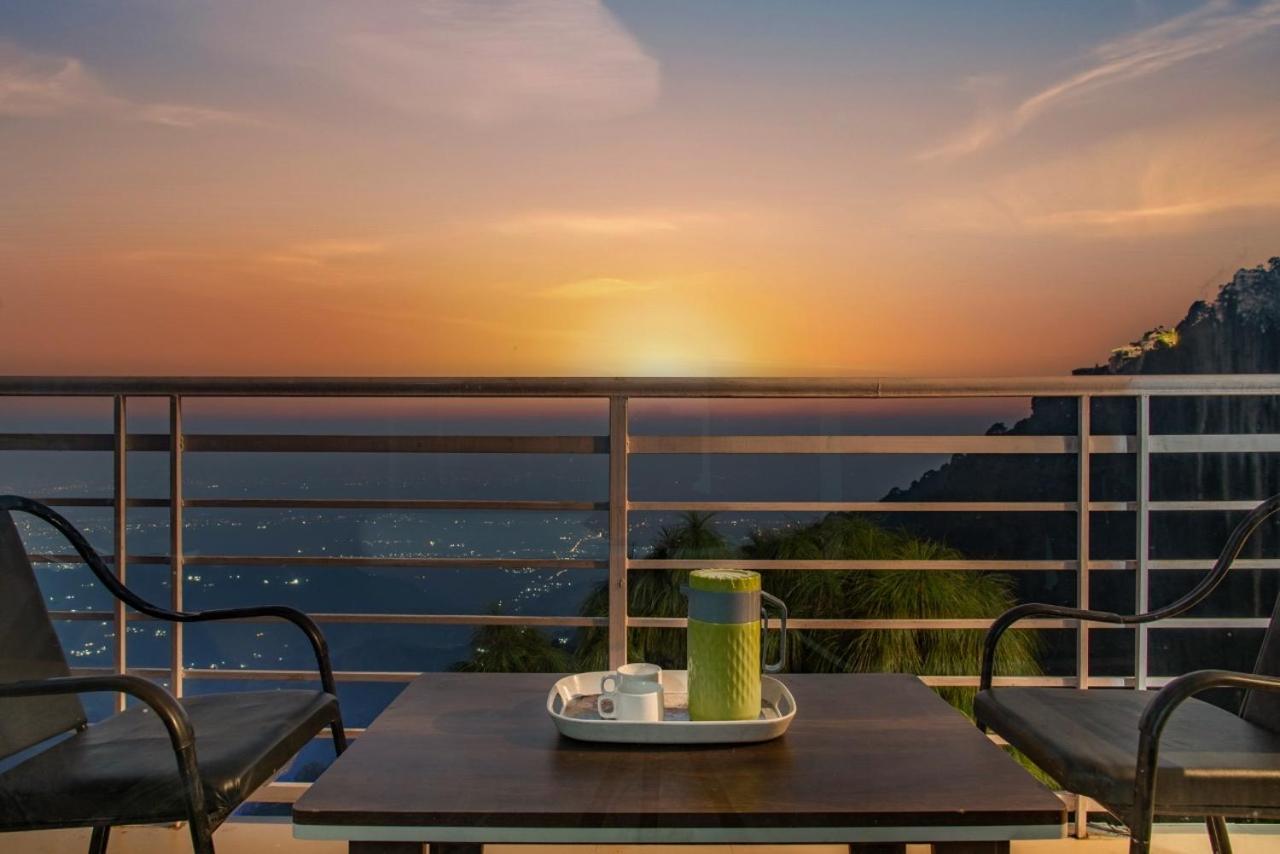 Panormic View By The North Edge Apartment Kasauli Ngoại thất bức ảnh