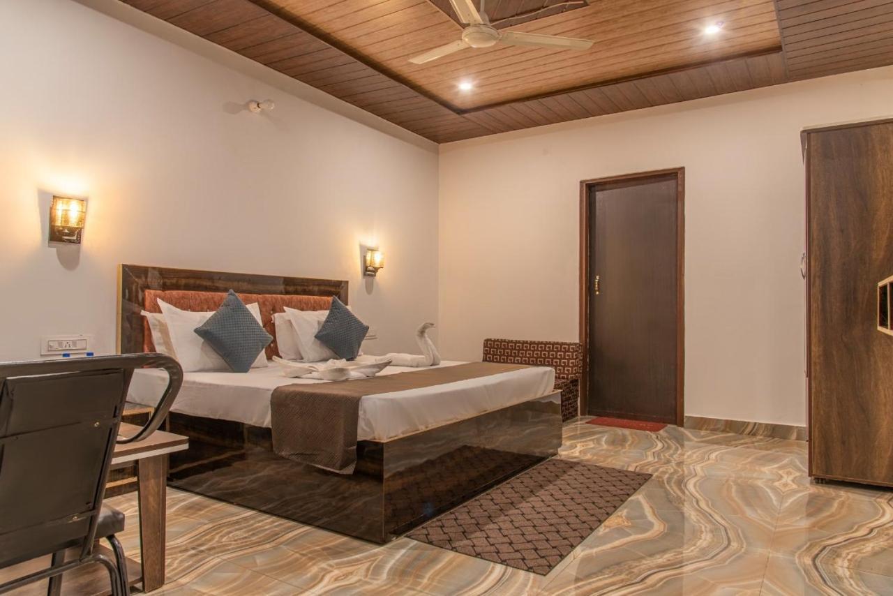 Panormic View By The North Edge Apartment Kasauli Ngoại thất bức ảnh