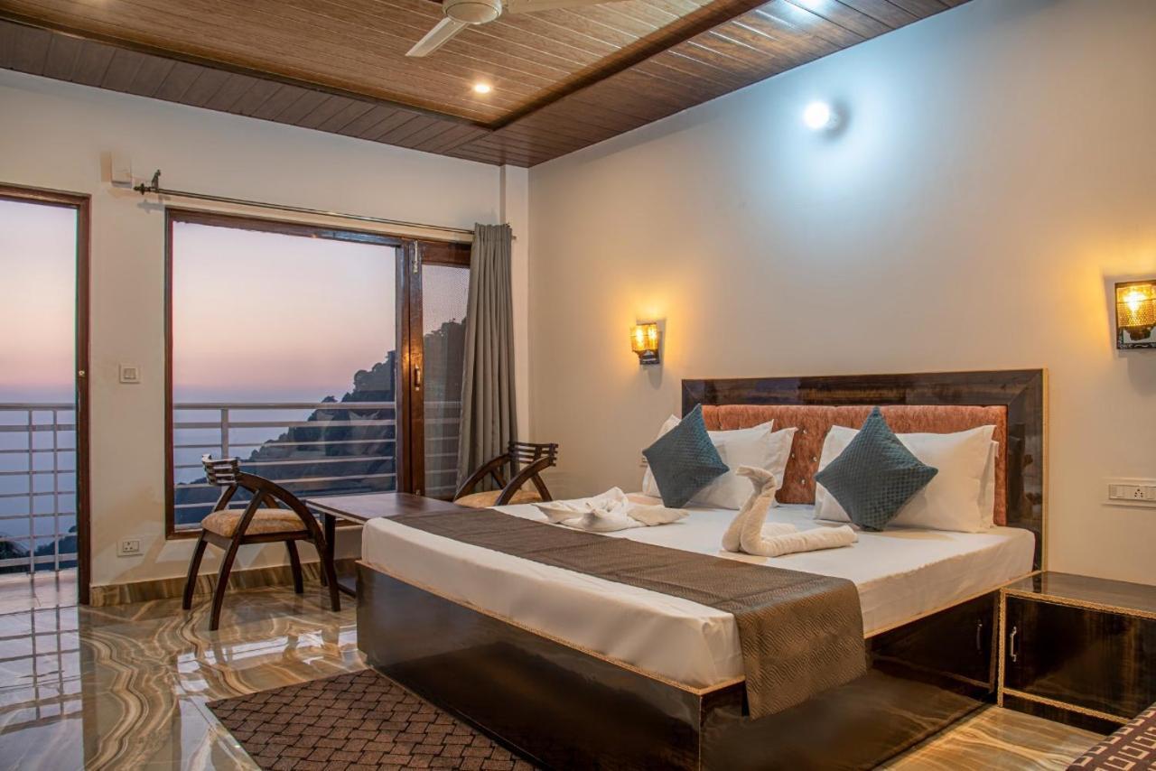 Panormic View By The North Edge Apartment Kasauli Ngoại thất bức ảnh