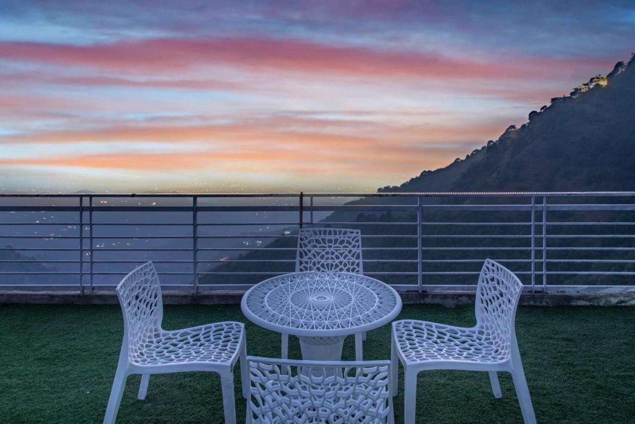 Panormic View By The North Edge Apartment Kasauli Ngoại thất bức ảnh