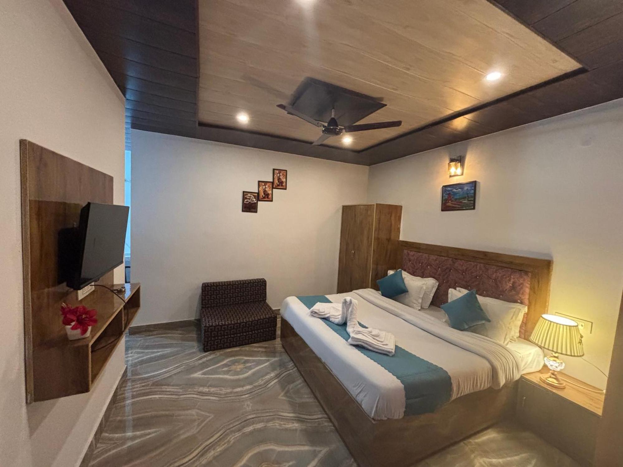 Panormic View By The North Edge Apartment Kasauli Ngoại thất bức ảnh
