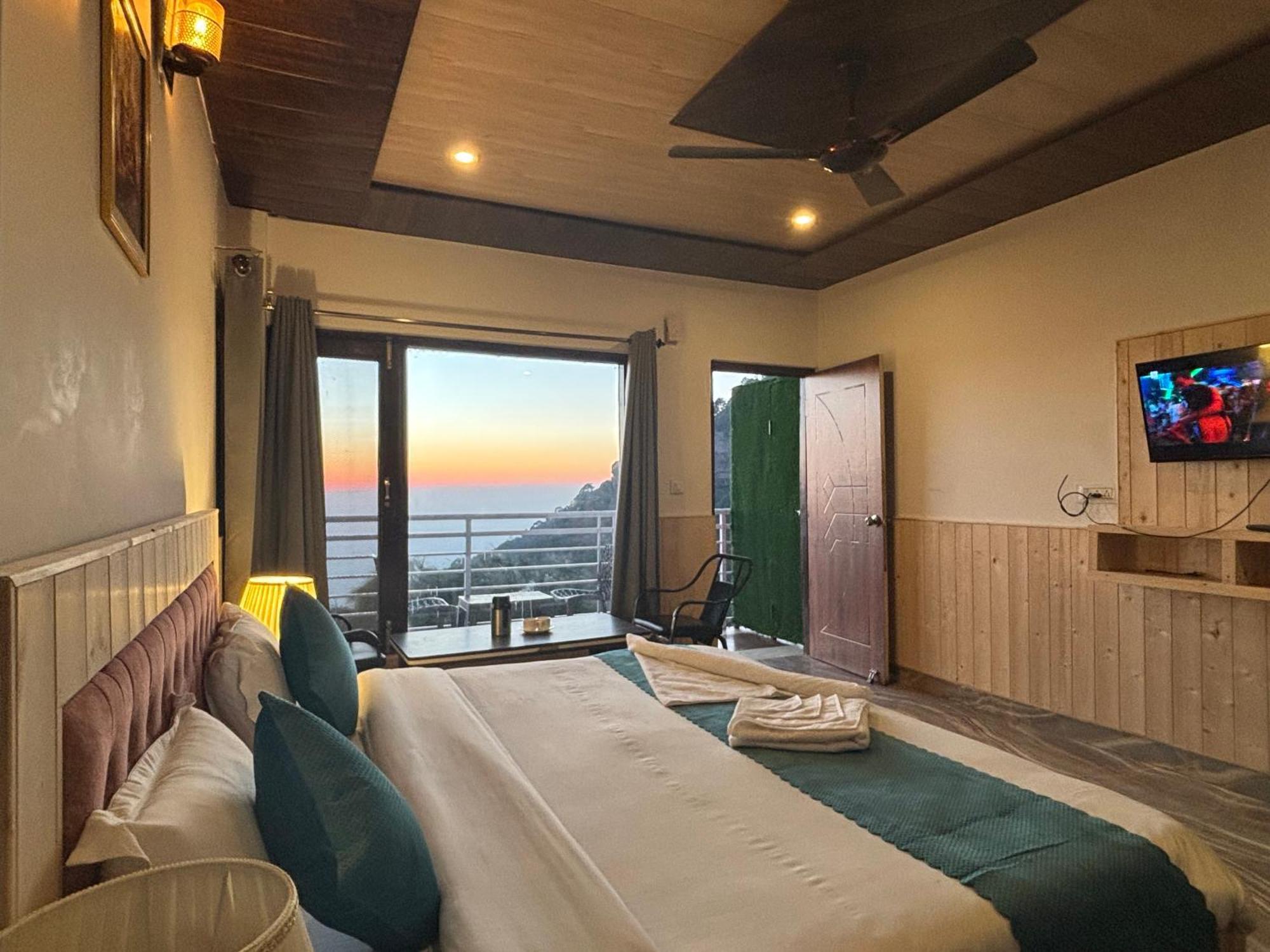 Panormic View By The North Edge Apartment Kasauli Ngoại thất bức ảnh