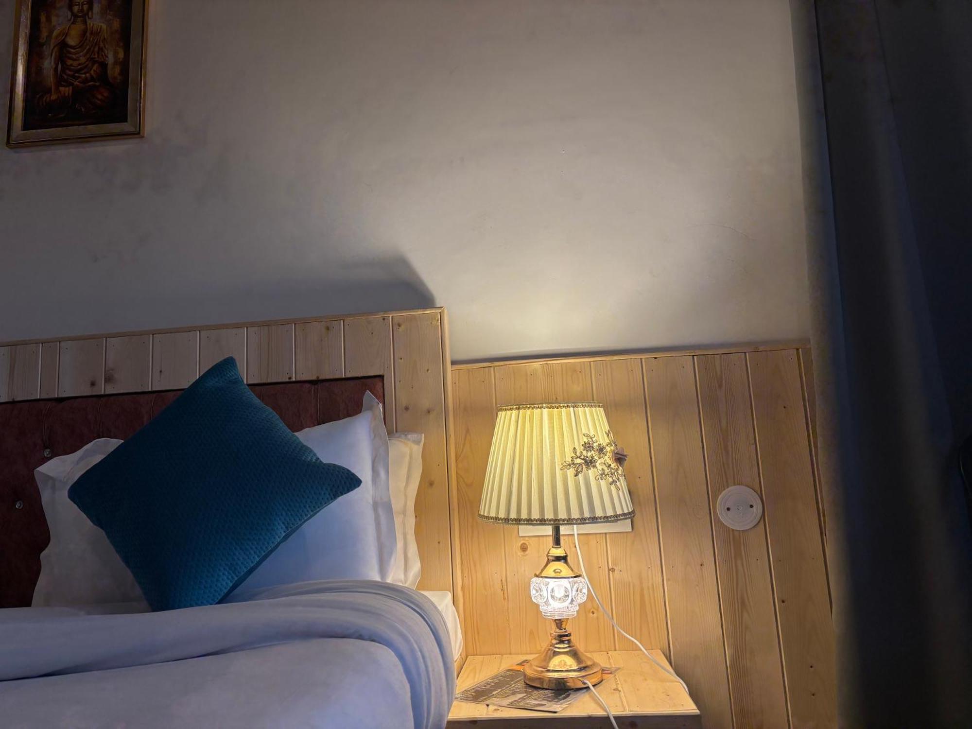 Panormic View By The North Edge Apartment Kasauli Ngoại thất bức ảnh