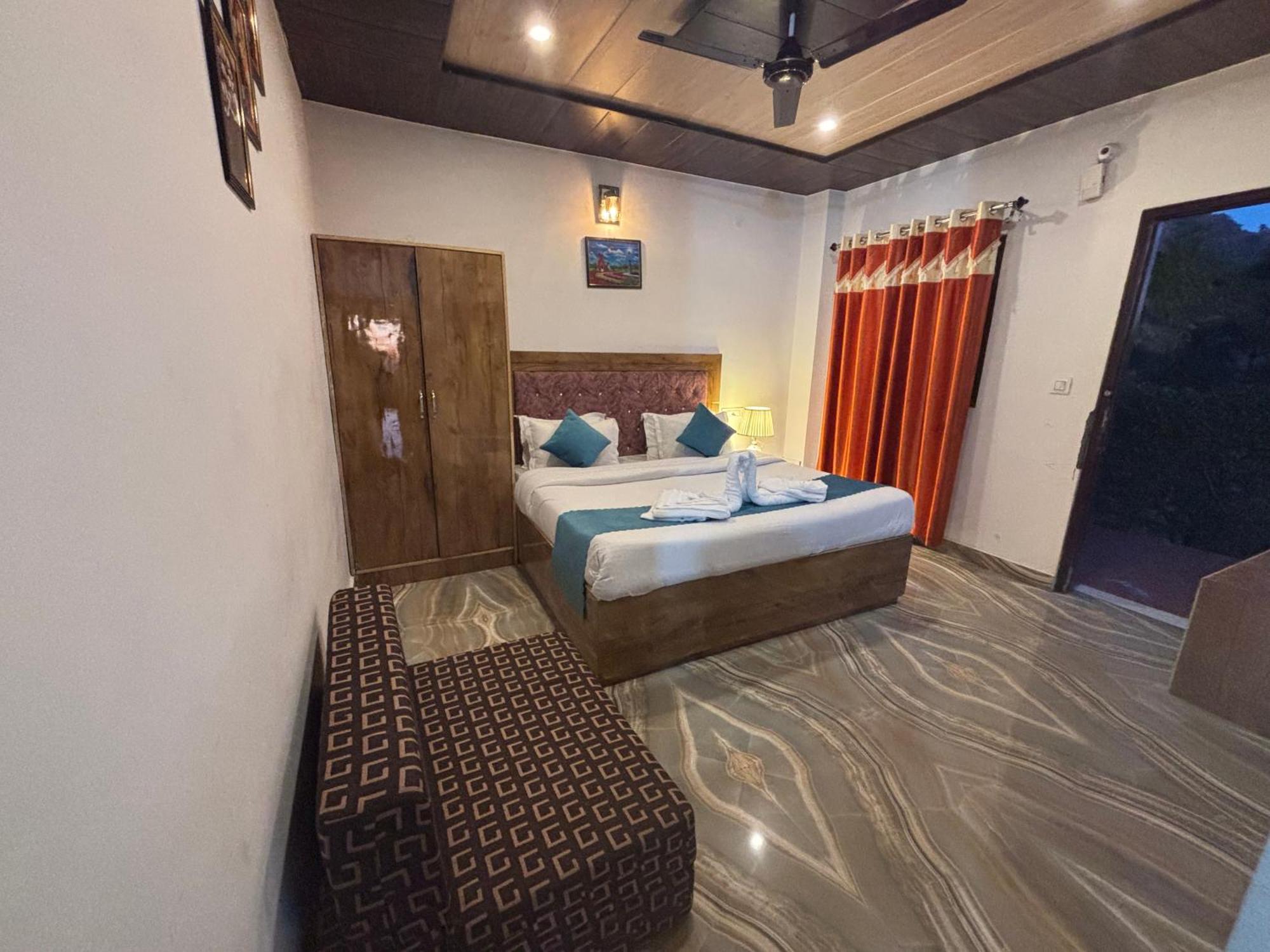 Panormic View By The North Edge Apartment Kasauli Ngoại thất bức ảnh