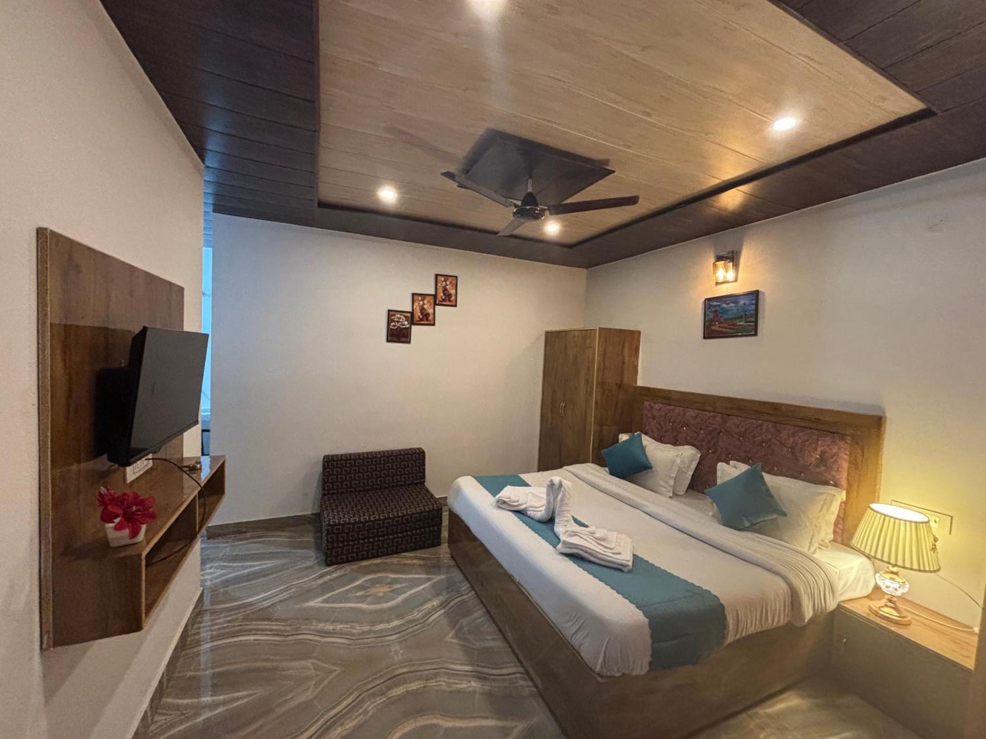 Panormic View By The North Edge Apartment Kasauli Ngoại thất bức ảnh