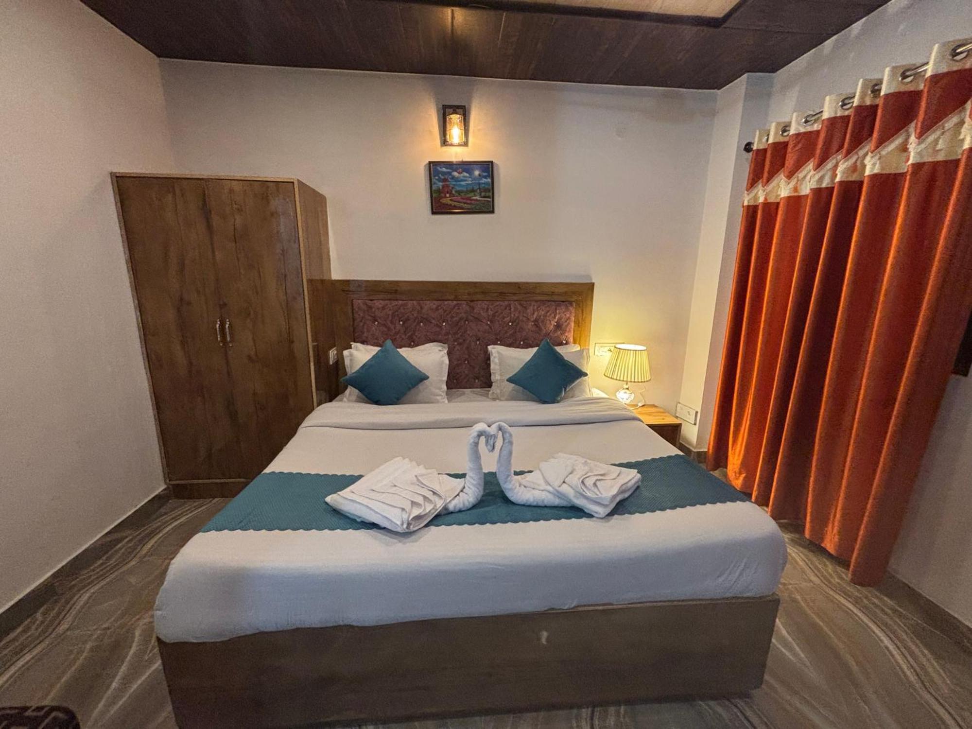 Panormic View By The North Edge Apartment Kasauli Ngoại thất bức ảnh