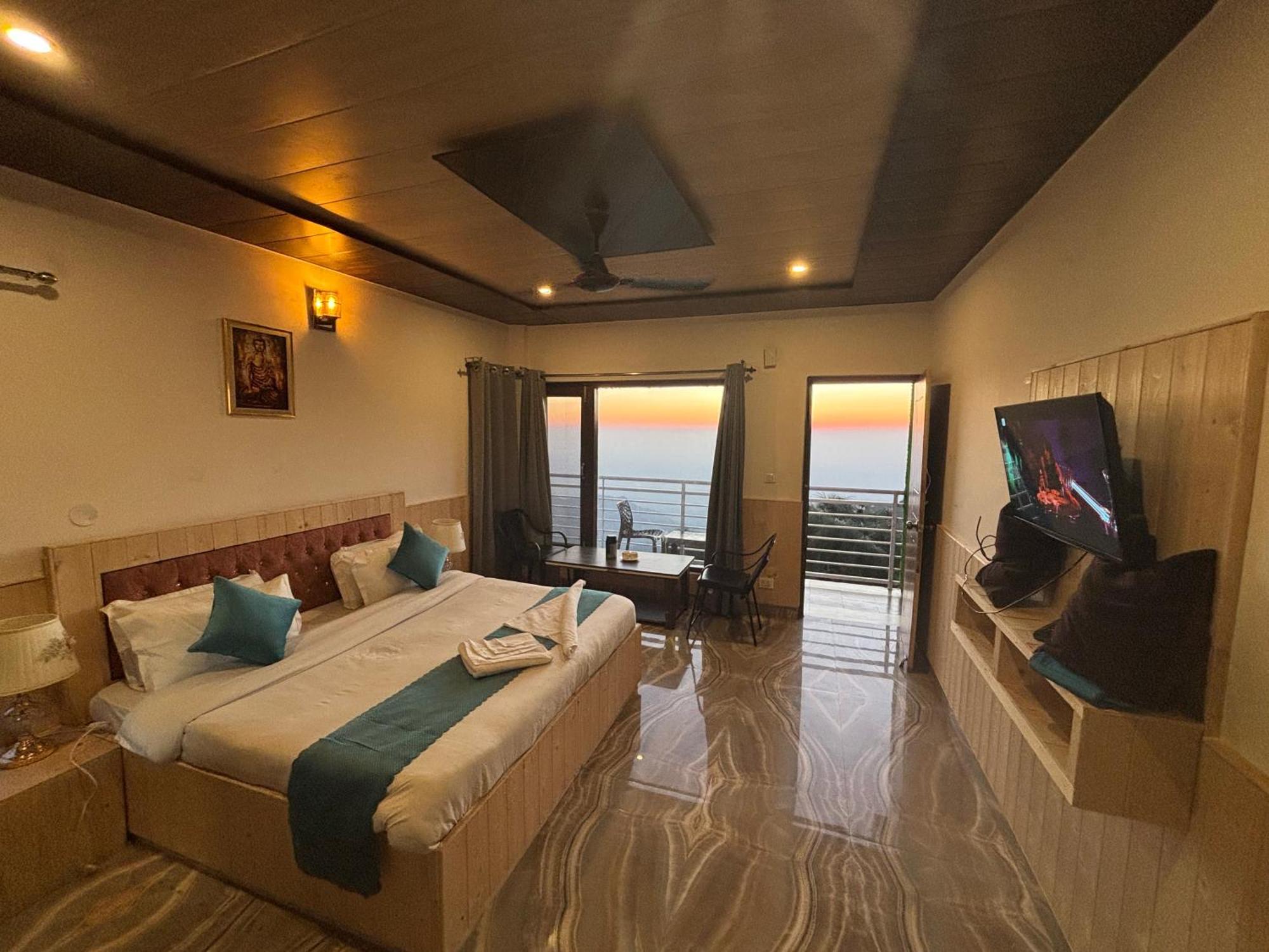 Panormic View By The North Edge Apartment Kasauli Ngoại thất bức ảnh